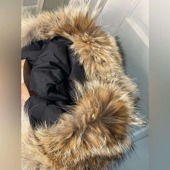 Canada Goose Rossclair Parka with Coyote Fur - Picture 14 of 16